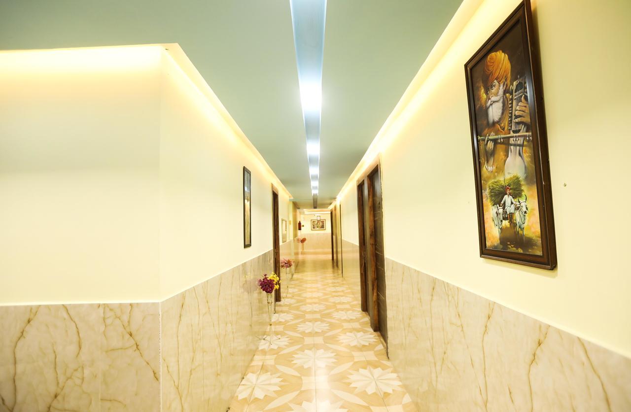 Hotel The Grand Orion Chinhat Exterior foto